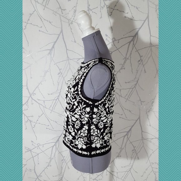 Proportion Petite Black Sleeveless Blouse w/ Floral 3D Rubber Design - Picture 3 of 5